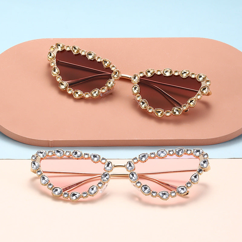 Damen Herzförmige Designer-Sonnenbrille mit glamourösem Kristallrahmen Brehn