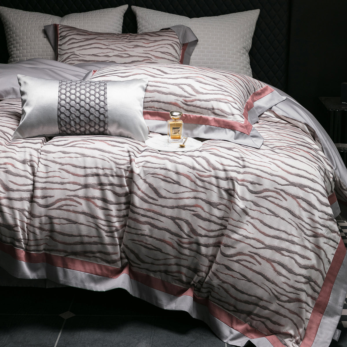 Luxuriös Wendbares Zebra-Print Baumwollsateen Bettwäsche Set mit Satin-Bordüre Kissenbezügen