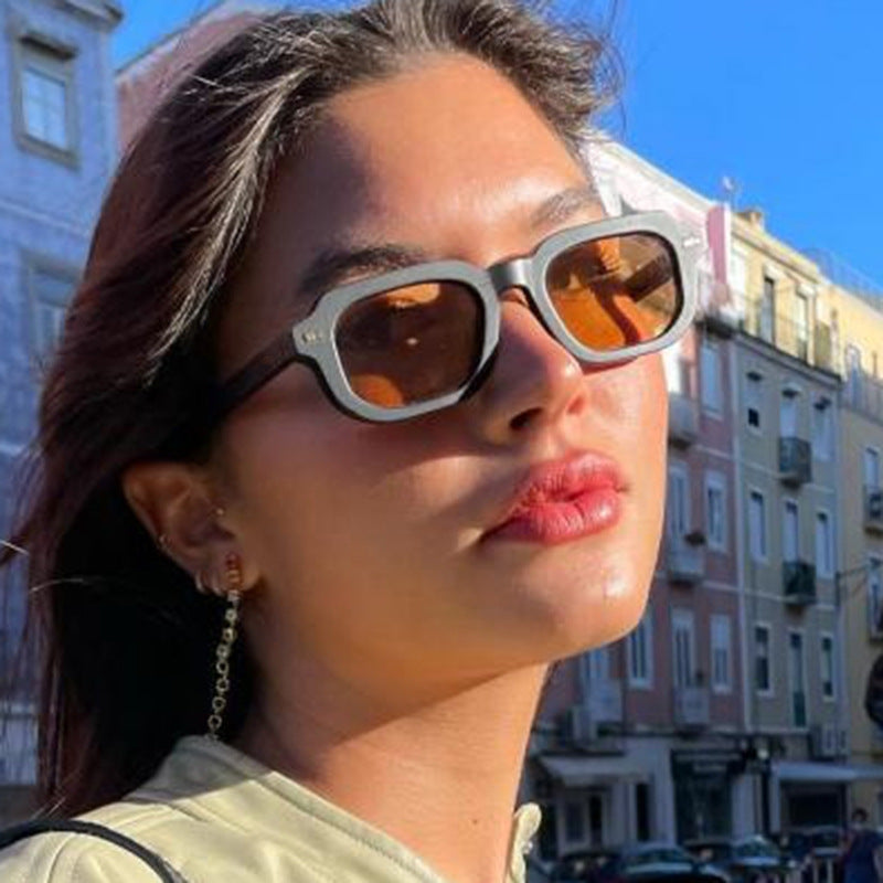 Damen quadratische Sonnenbrille mit hochglänzendem transparentem Rahmen und polarisierenden Gläsern Brehn