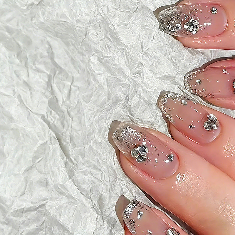 Kunstnagelset mit extravaganten Glitzer- und Kristallverzierungen Brehn