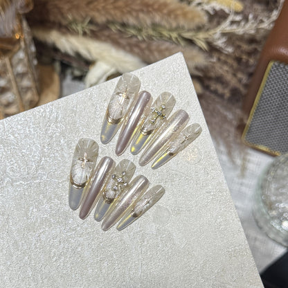 Glamouröse Stiletto Press-On Nail Set mit künstlerischen Akzenten Brehn