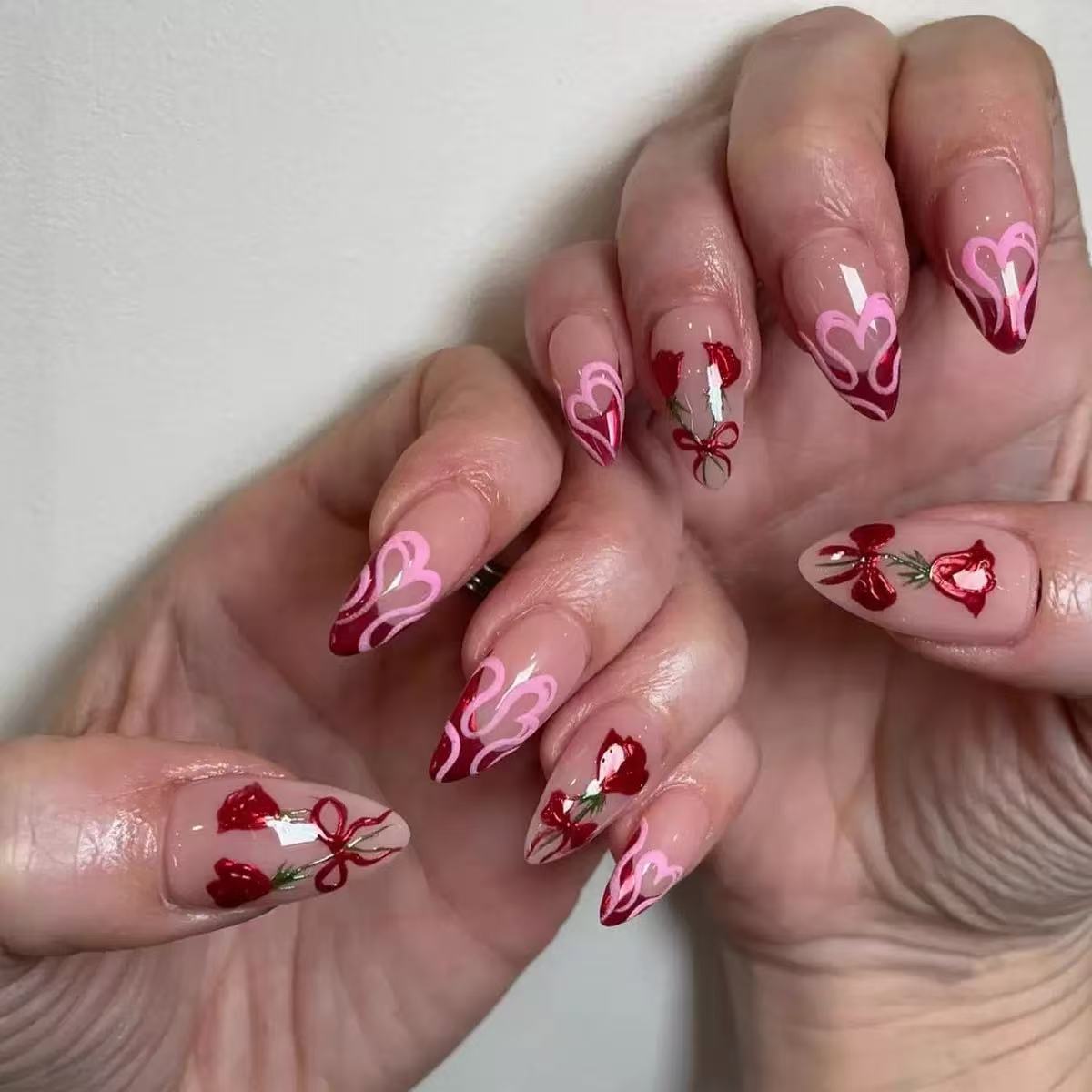Kunstnagelset mit romantischen Herz- und Rosenmotiven Brehn