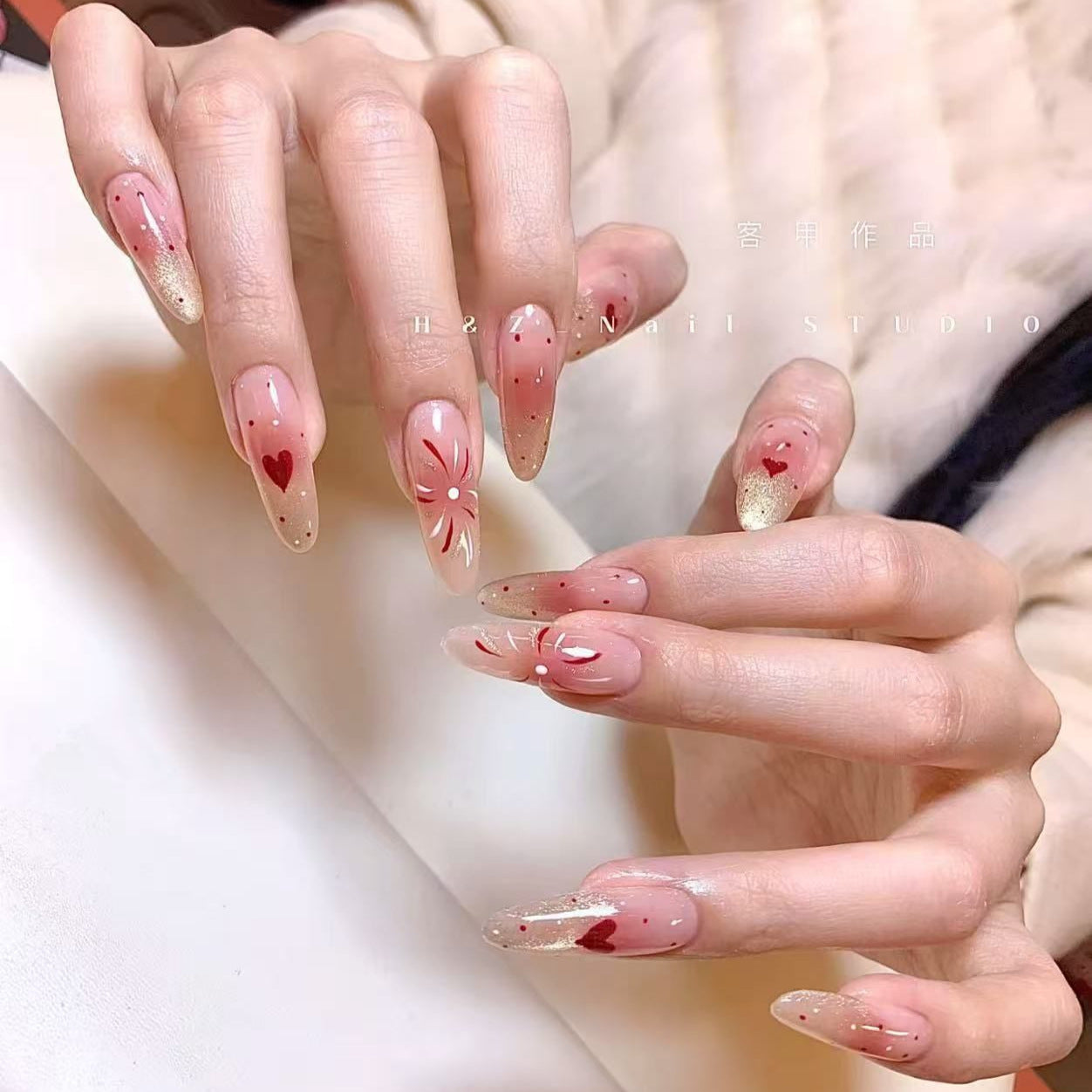 Künstlerisches Stiletto Press-On Nagelset Brehn