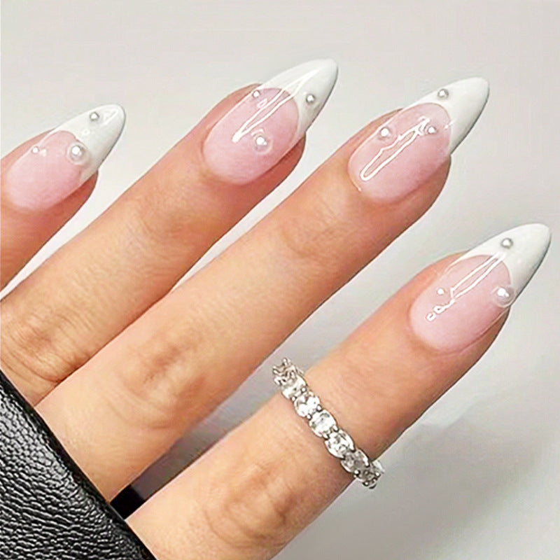 Elegante Stiletto Drucknägel mit Perlenakzenten Brehn