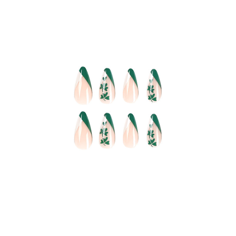 Kunstvolle Stiletto-Nägel mit Kleeblatt-Design Brehn