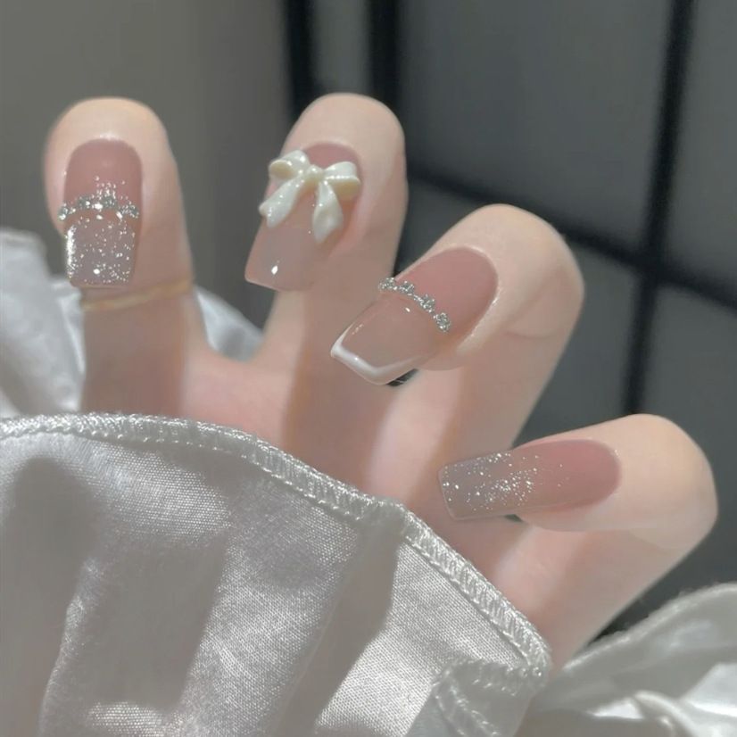 Exquisites, mit Strass verziertes Aufklebedesign-Nagelset Brehn