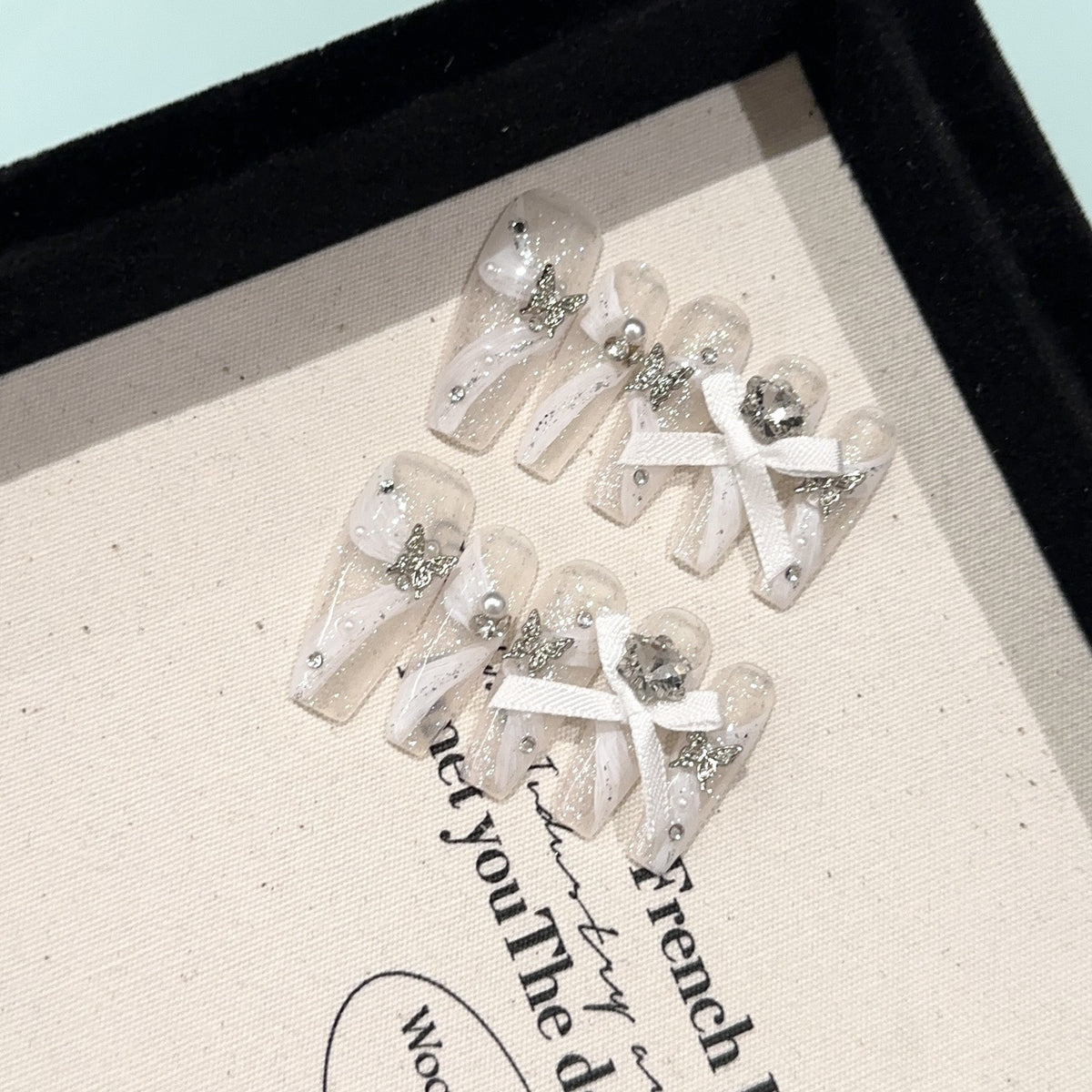 Glamouröse Schmetterlings-verzierte Press-On Nägel