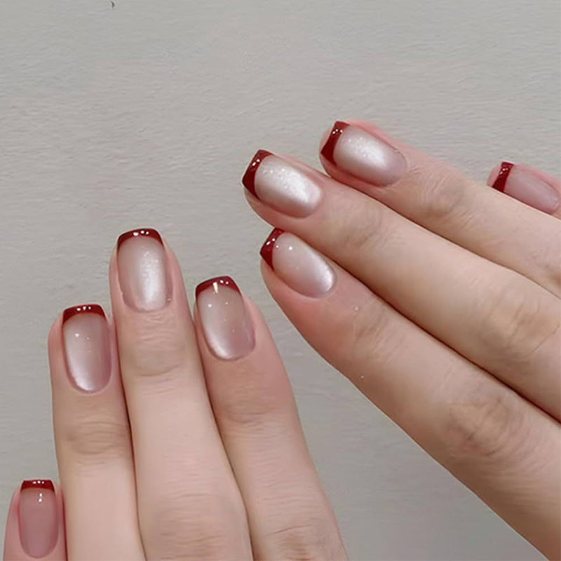 Elegantes French Tip Nagelkunstset Brehn