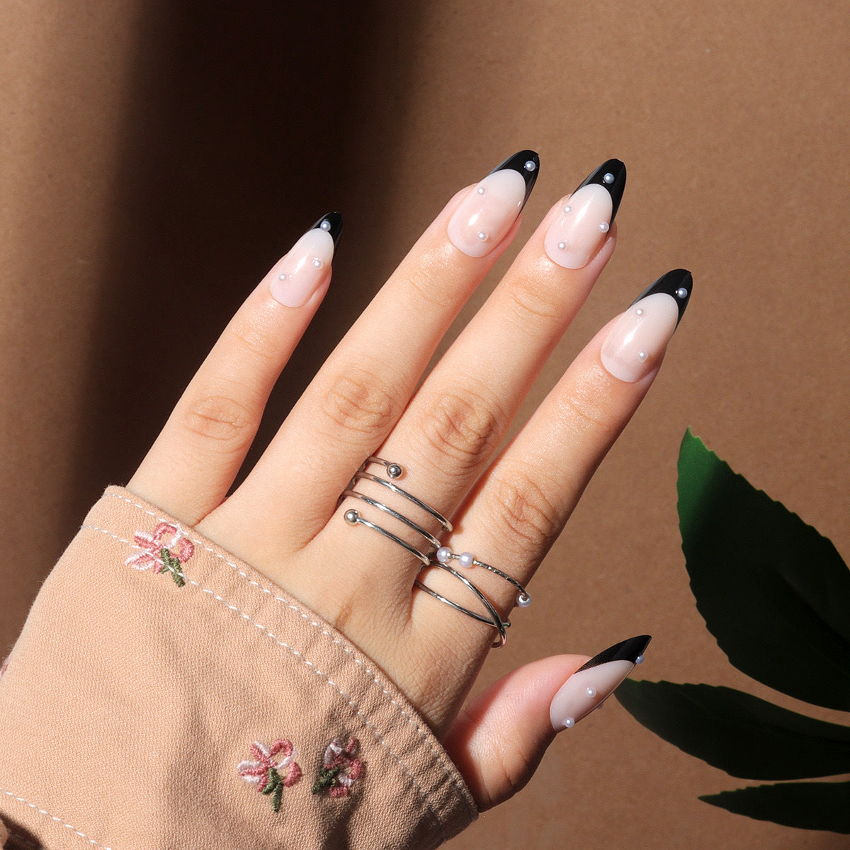 Kunstnagelset mit elegantem Spitzendesign und strahlendem Glanz Brehn