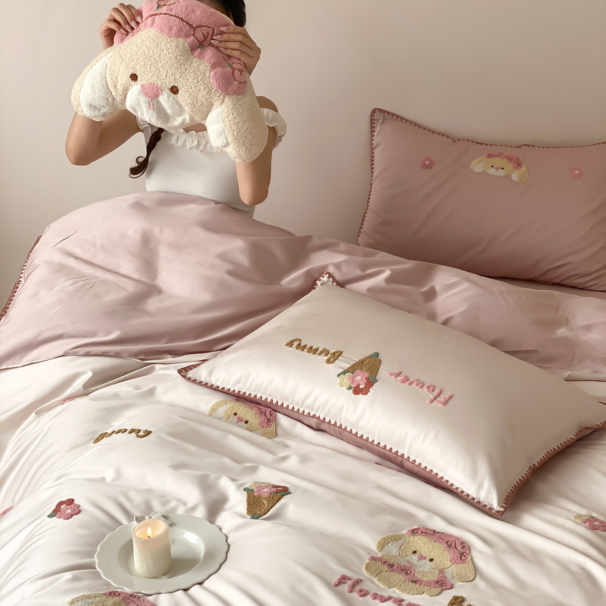Luxuriöses Satin-Effekt Bettbezug-Set mit bestickten Glücks-Pferde-Applikationen