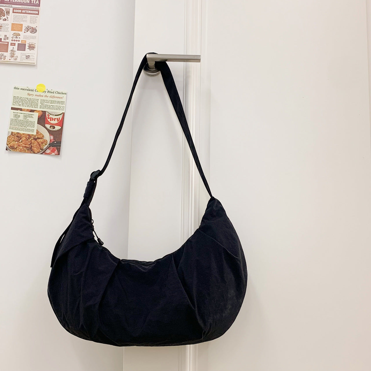 Modische Umhängetasche mit Verstellbarem Schulterriemen und Praktischem Design Brehn