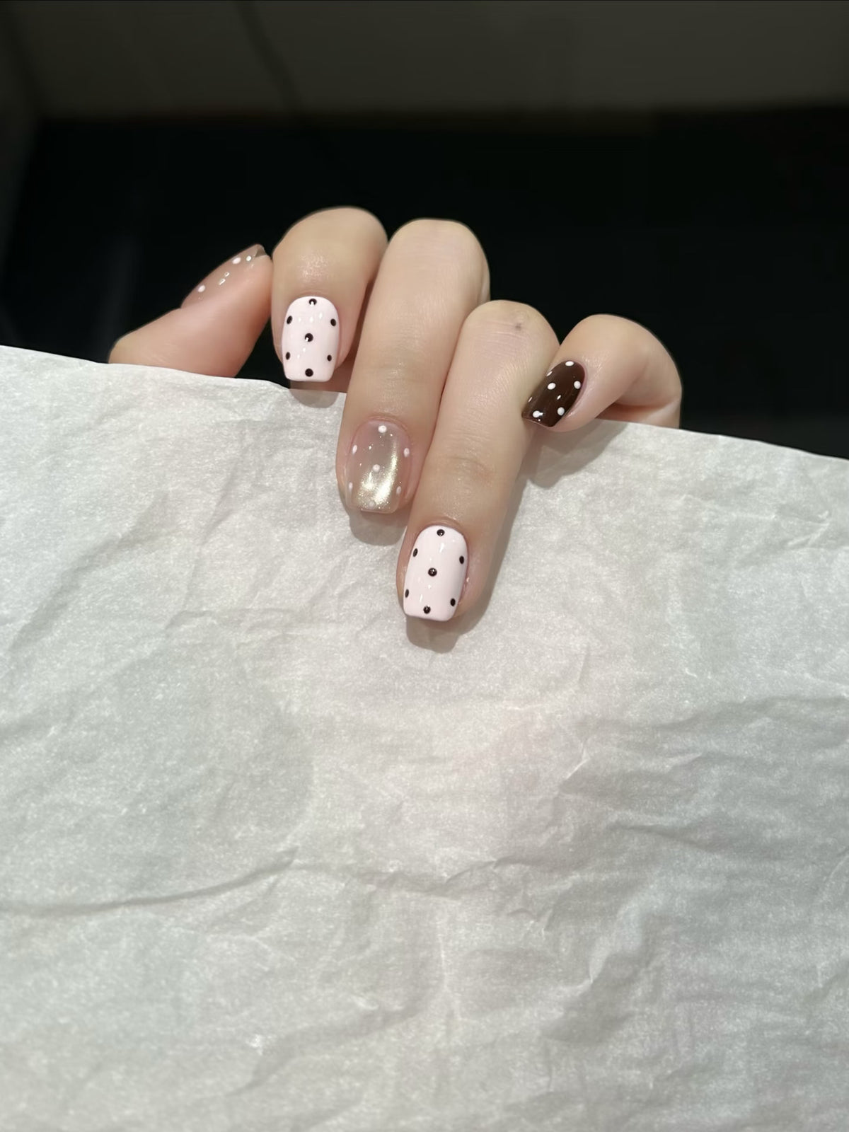 Kreatives gepunktetes Press-On Nagelkunstset
