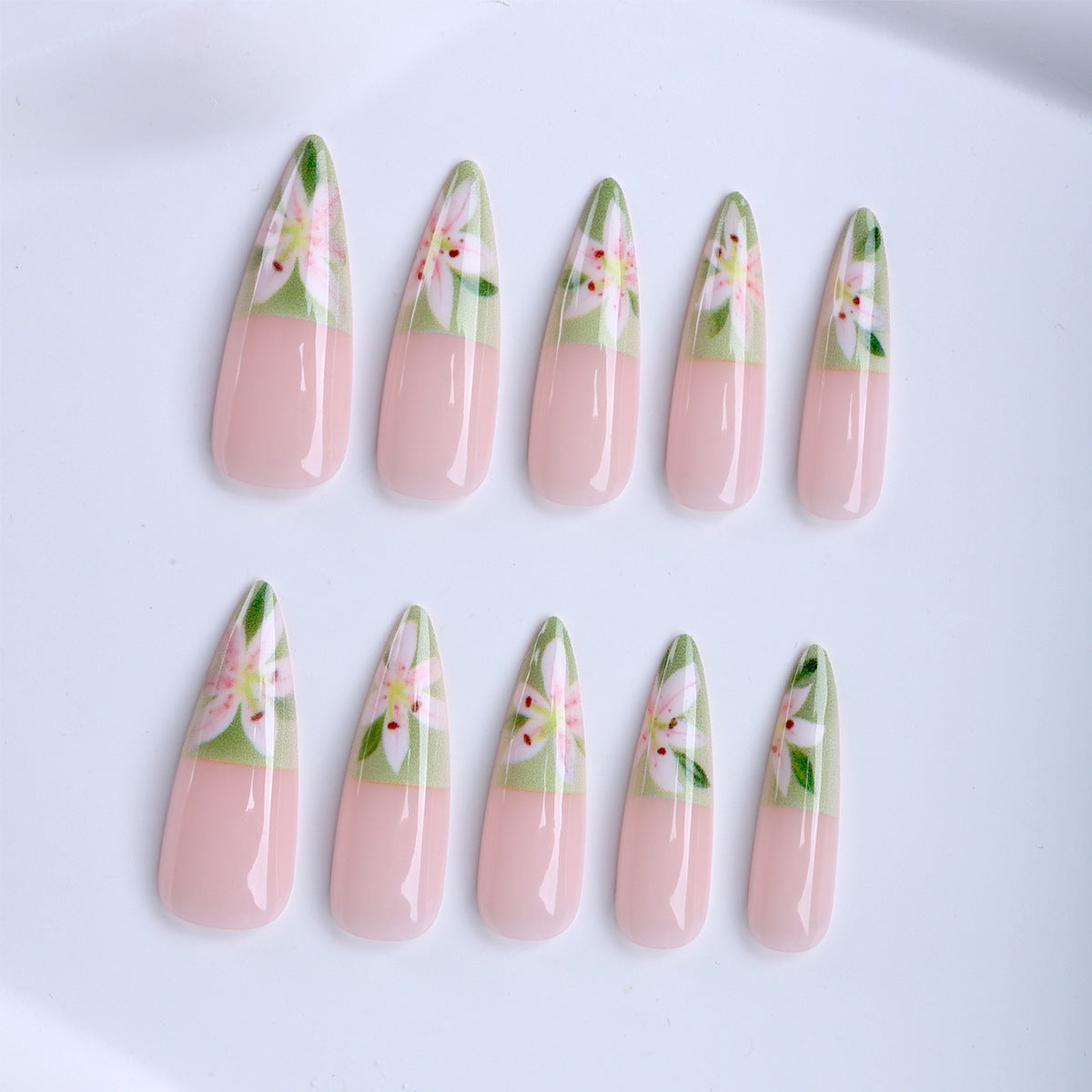 Kunstfingernägel mit Handgefertigten Floralen Verzierungen Brehn