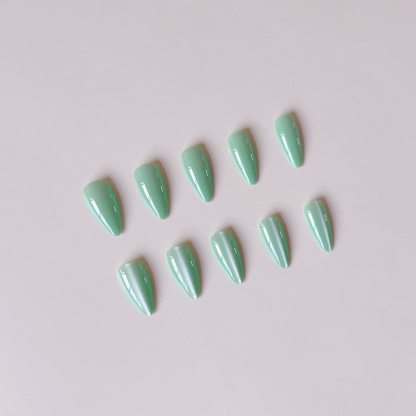 Kunstnagelset mit funkelndem Glitzer und elegantem Design Brehn
