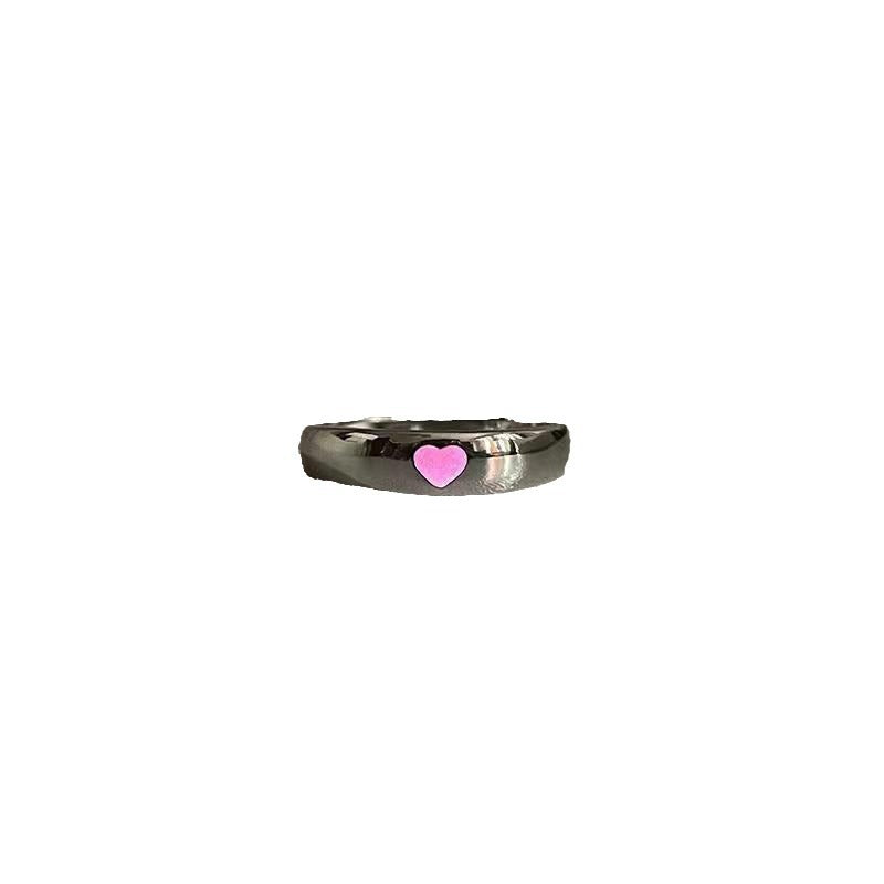 Stilvoller Ring mit Herzmotiv Brehn