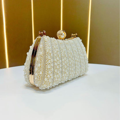 Perlenbesetzte Abend-Clutch