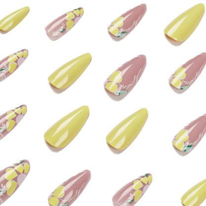 Kunstvolle Nagelkunst mit floralem Design Brehn