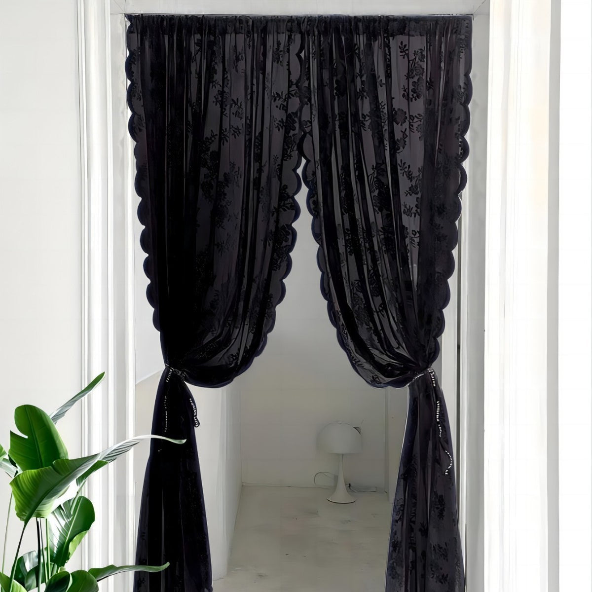 Elegante Spitzenfensterdekoration