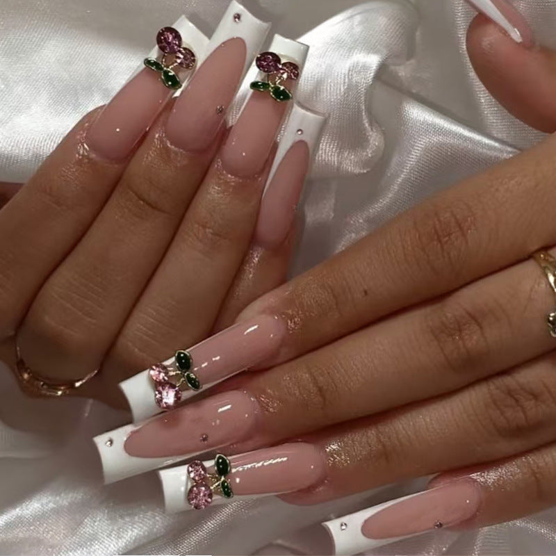 Kunstnagelset mit floralen Verzierungen Brehn