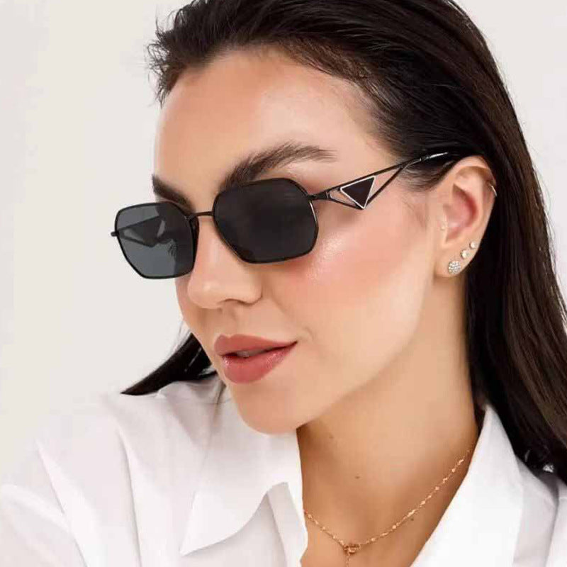 Damen geometrische Luxus-Sonnenbrille mit schmalem Hochglanz-Rahmen Brehn
