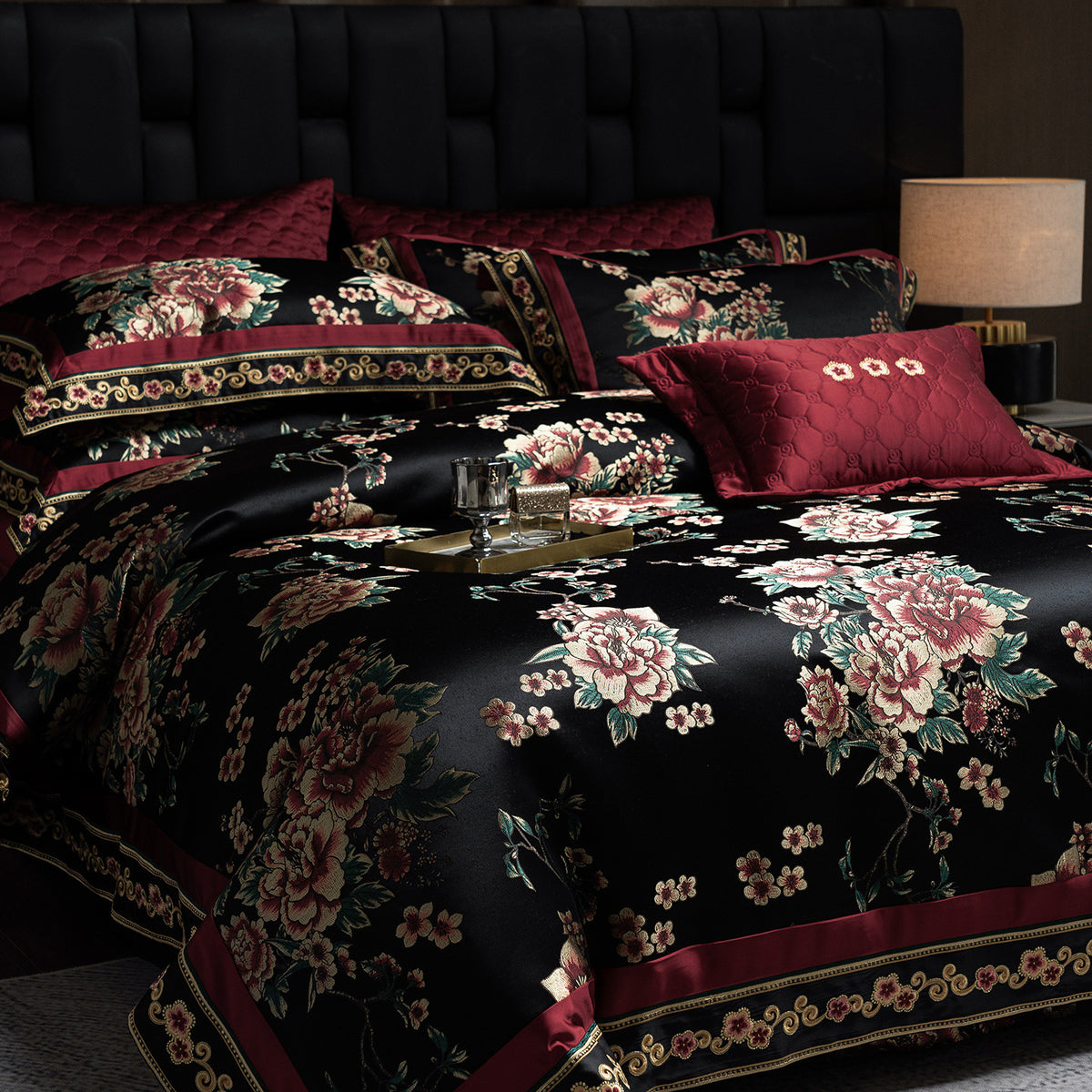 Luxus Satin Floral Jacquard Bettbezug Set mit gesteppter Kissenhülle & dekorativen Kissen
