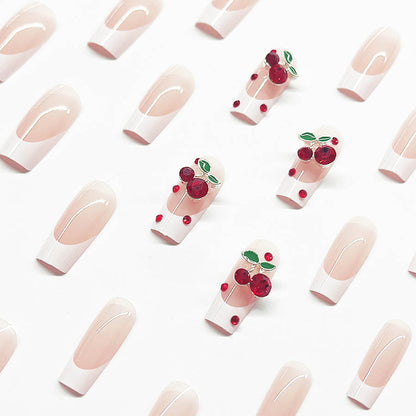 Kunstnagelset mit chicen Kirschmotiven und eleganter French-Spitze Brehn