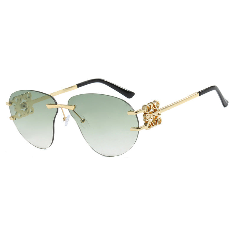 Damen modische Sonnenbrille im eleganten Aviator-Stil mit Kunststeindetails Brehn