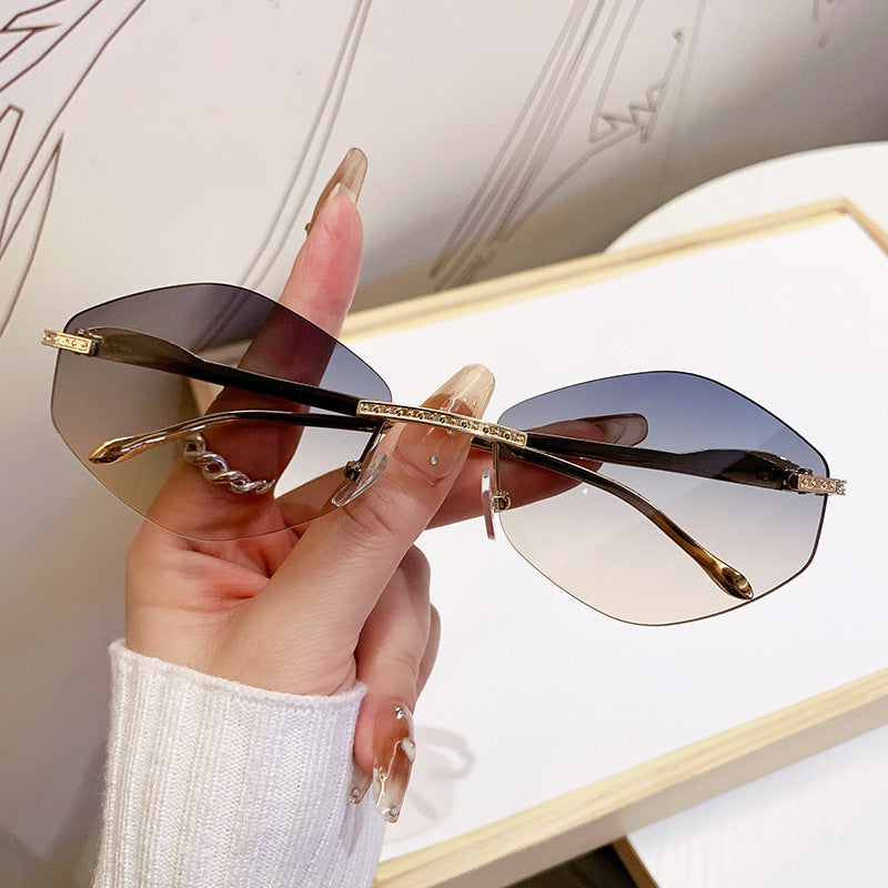Damen extravagante Sonnenbrille mit funkelnden Akzenten Brehn
