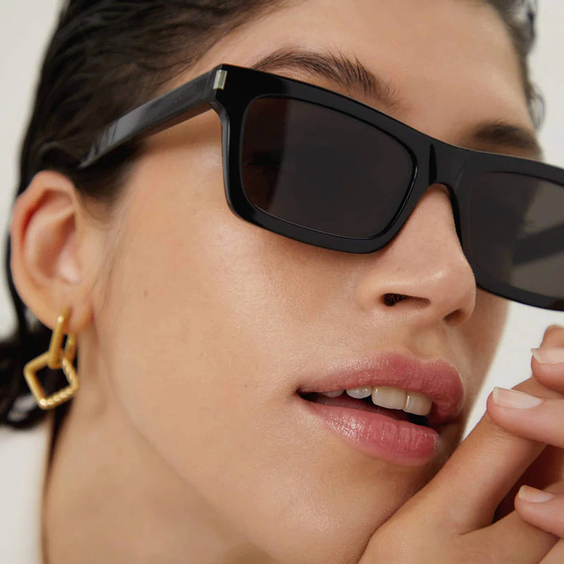 Damen quadratische Sonnenbrille mit transparenten Gläsern und stilvollem Design Brehn