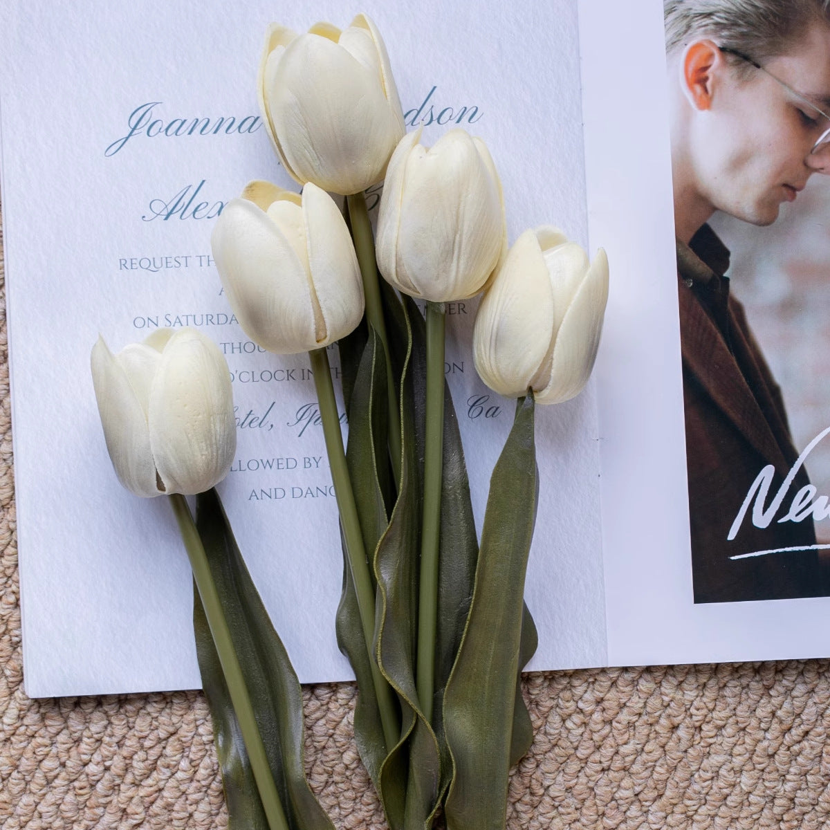 Lebensechte Tulpen Blumenarrangement