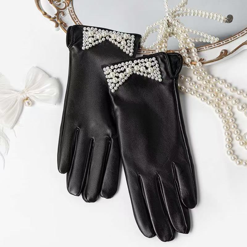 Elegante Lederhandschuhe mit Kettendetails Brehn
