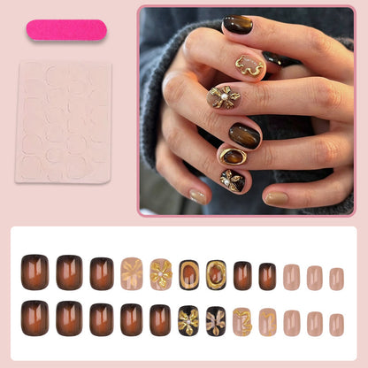 Designer Nagelkunst mit Schmuckelementen Brehn