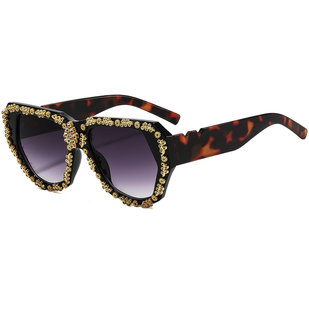Damen modische Sonnenbrille mit opulentem Kristallrahmen Brehn