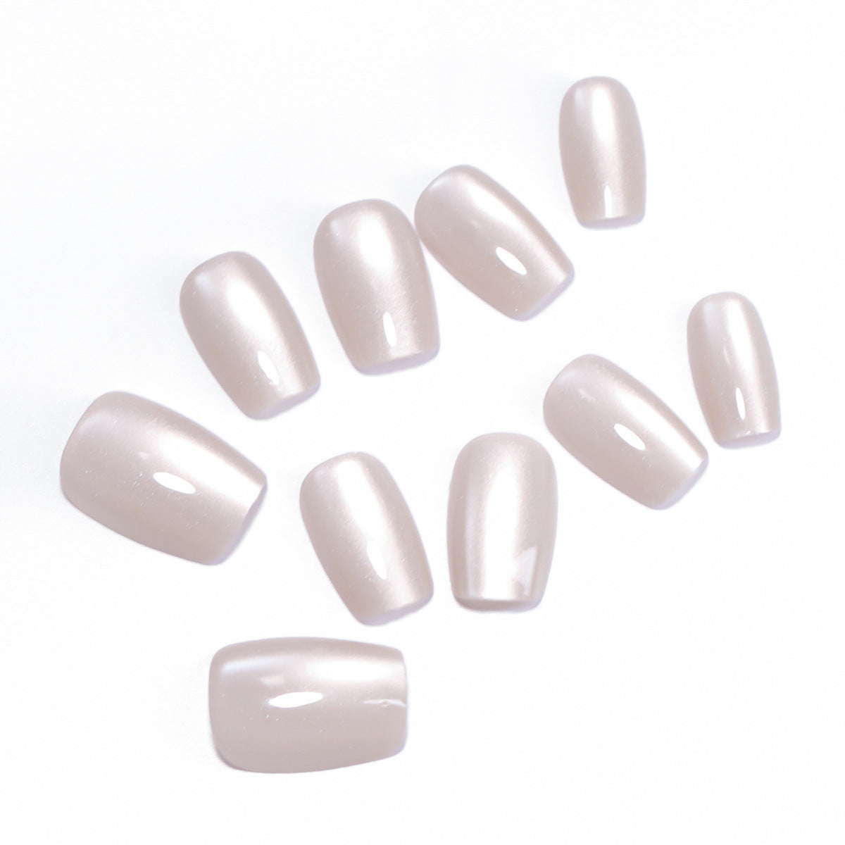 Künstliche Nagelkunst mit glänzender Oberfläche Brehn