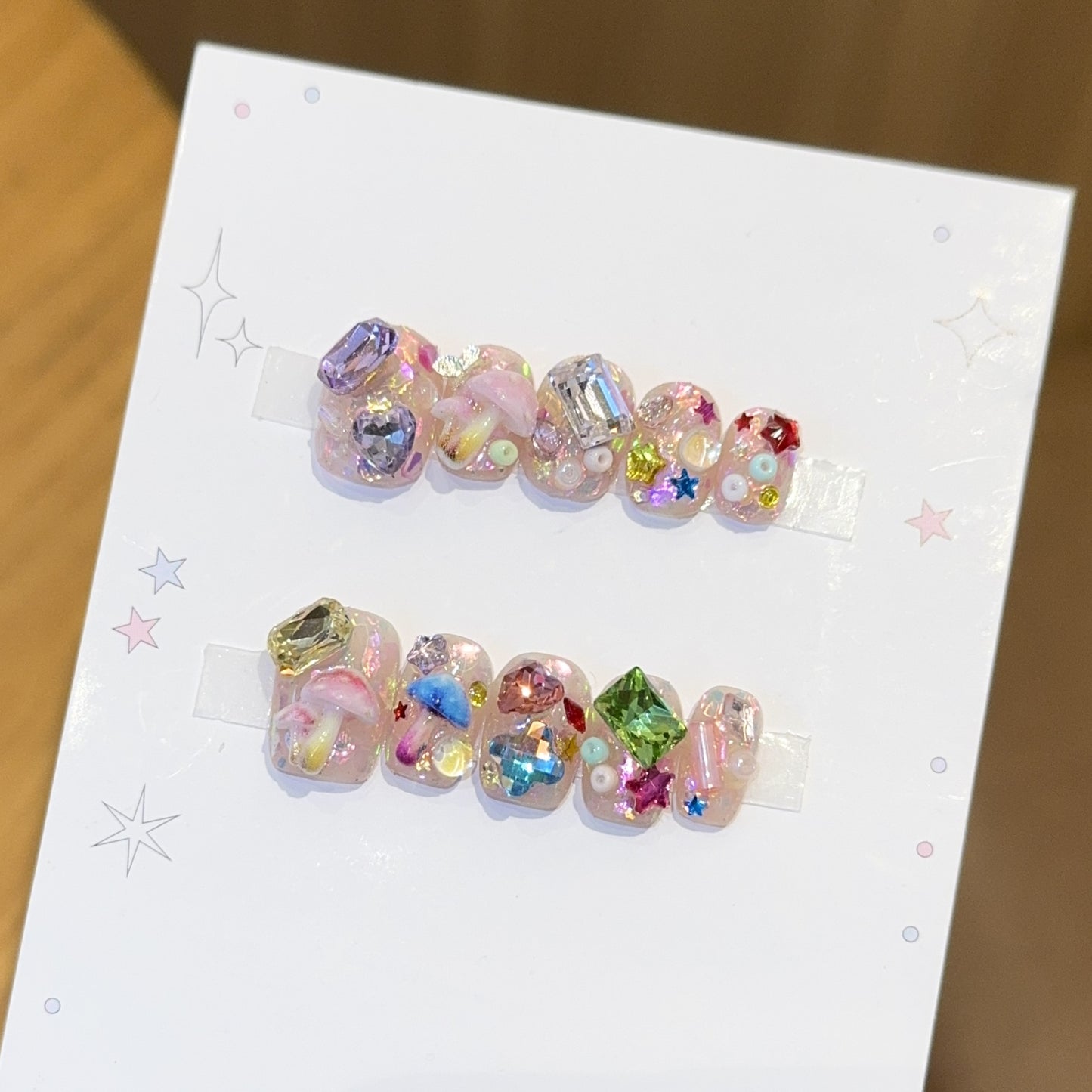 Kunstnägel mit Funkelnden Kristallakzenten Brehn