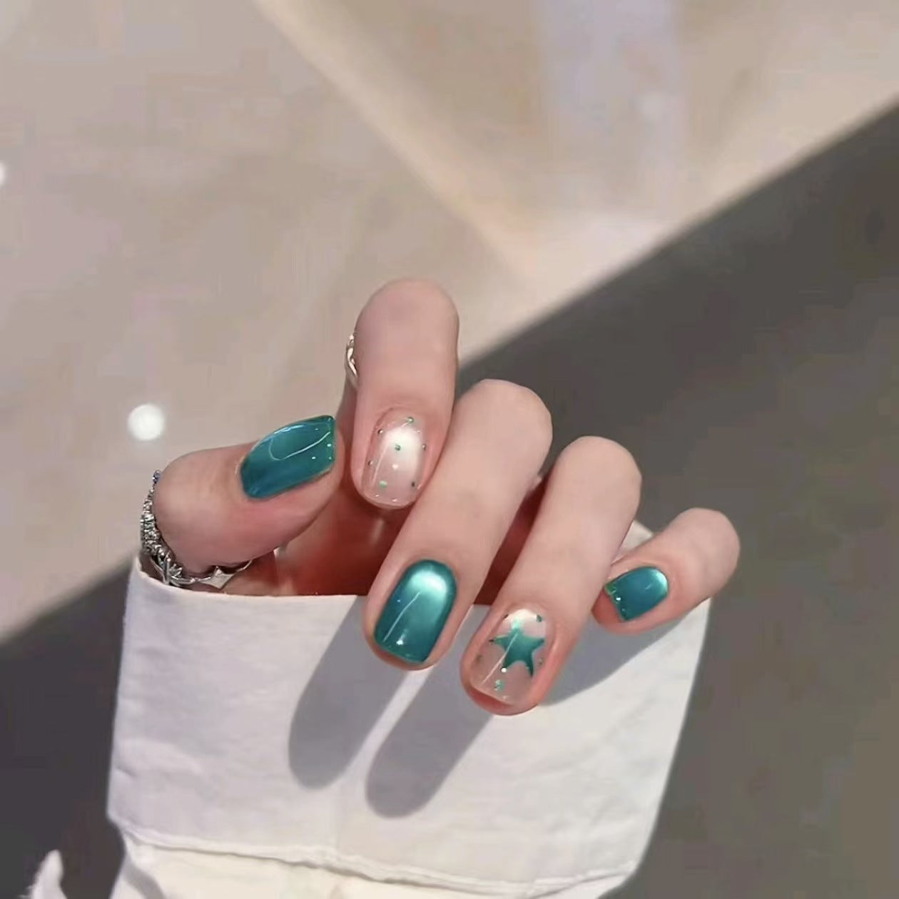 Festliches, von Charakteren inspiriertes Nagelkunst-Set Brehn