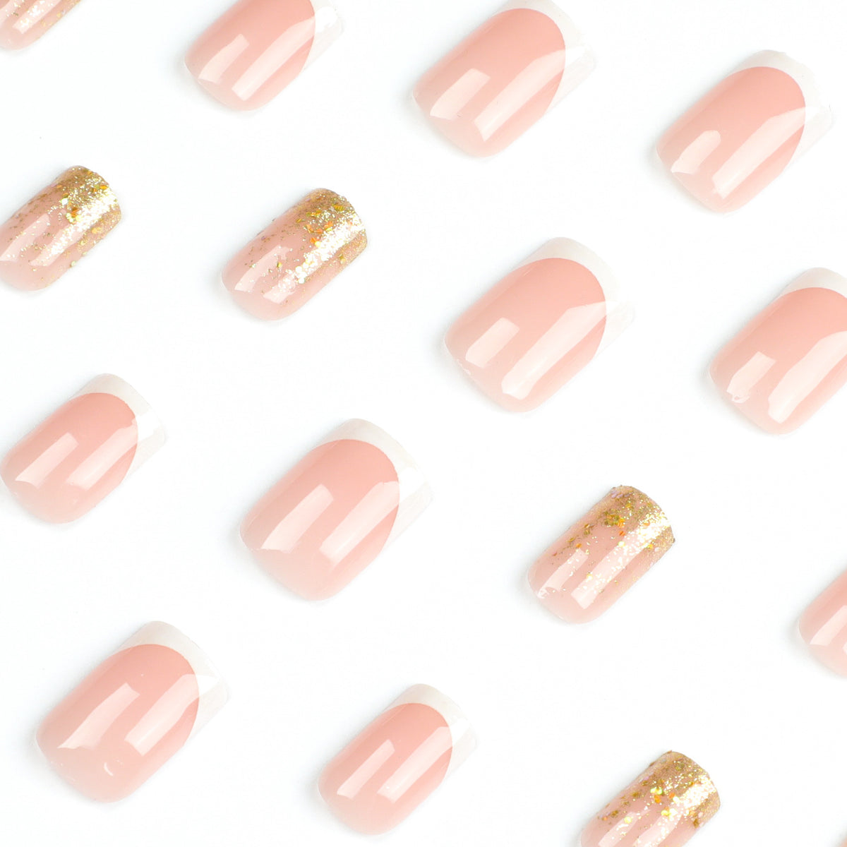 Glamouröse Nagelverlängerungen mit glitzerndem Akzent Brehn
