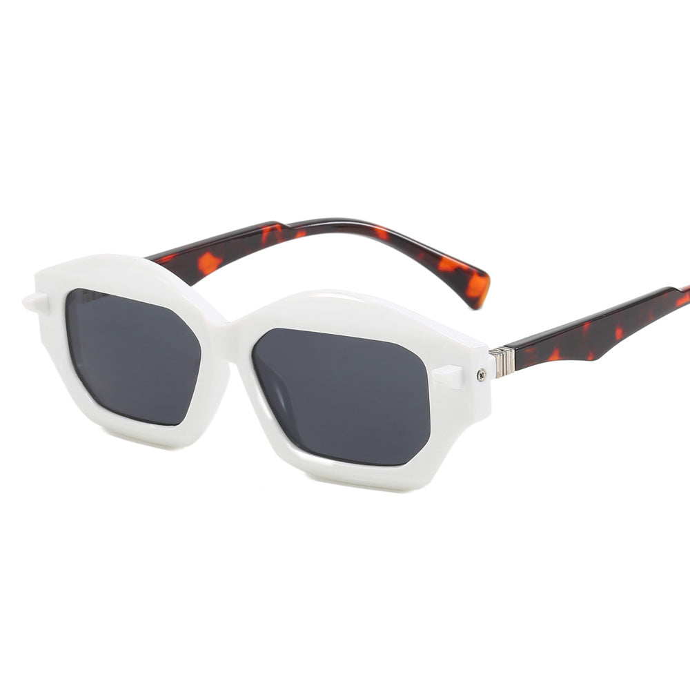 Damen Modernistische Sonnenbrille mit auffälligem Rahmen Brehn