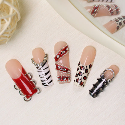 Kunstnagelset mit glamourösen Akzenten und außergewöhnlichen Designs Brehn