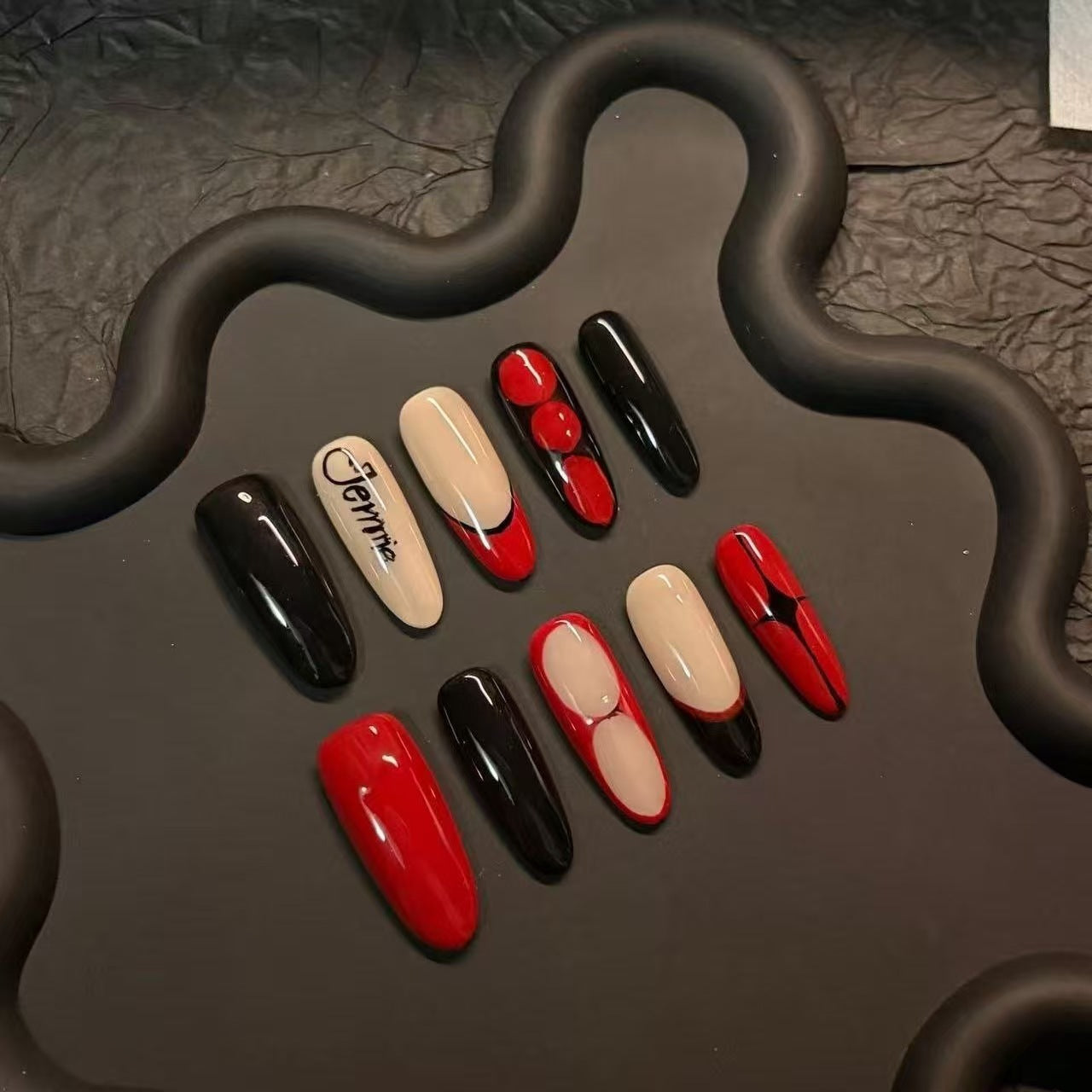 Chic Artistic Press-On Nail Set Brehn