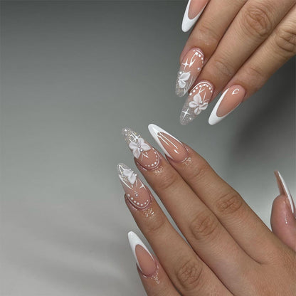 Elegante Stiletto Press-On Nagelkunst mit Strass-Akzenten Brehn