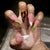 Kreatives Kunstnagelset mit bunten Motiven und unterschiedlichen Formen Brehn
