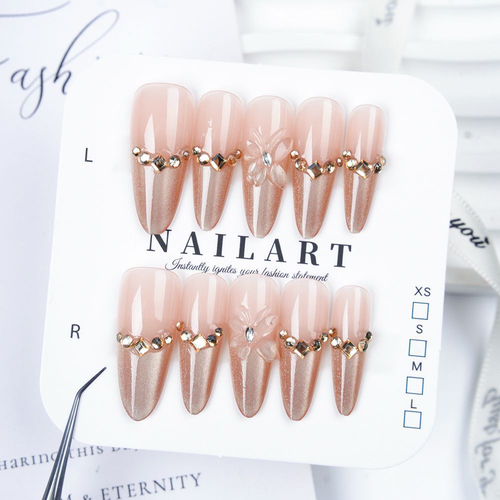 Kreatives thematisches Press-On-Nagelset Brehn