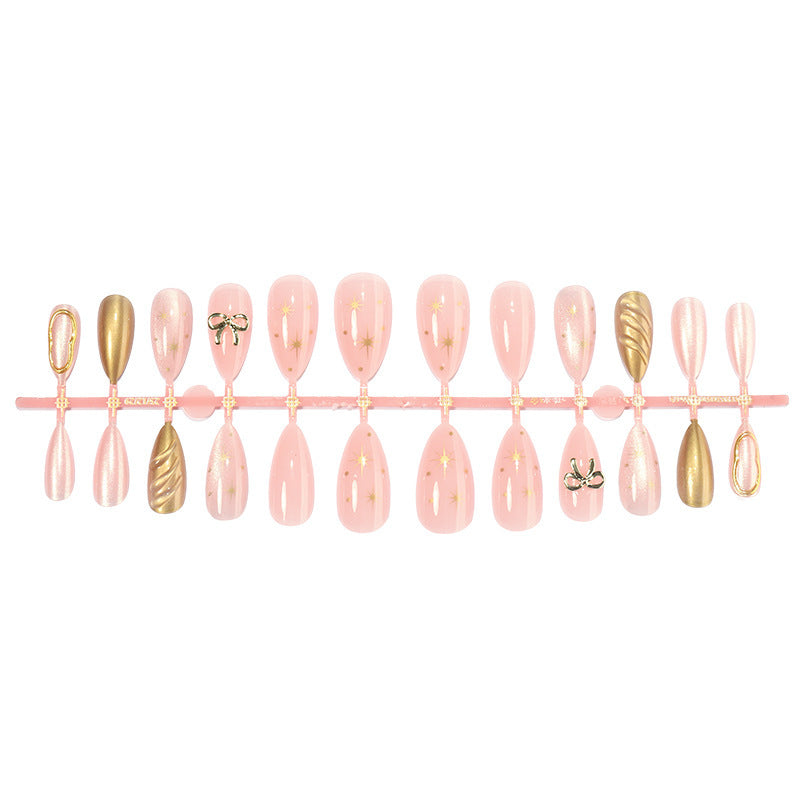 Kunstnagelset mit eleganten goldenen Akzenten Brehn