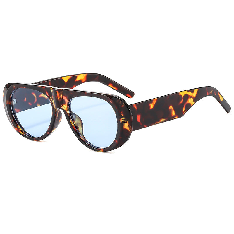 Zeitgenössische Überdimensionierte Schildbrille Brehn