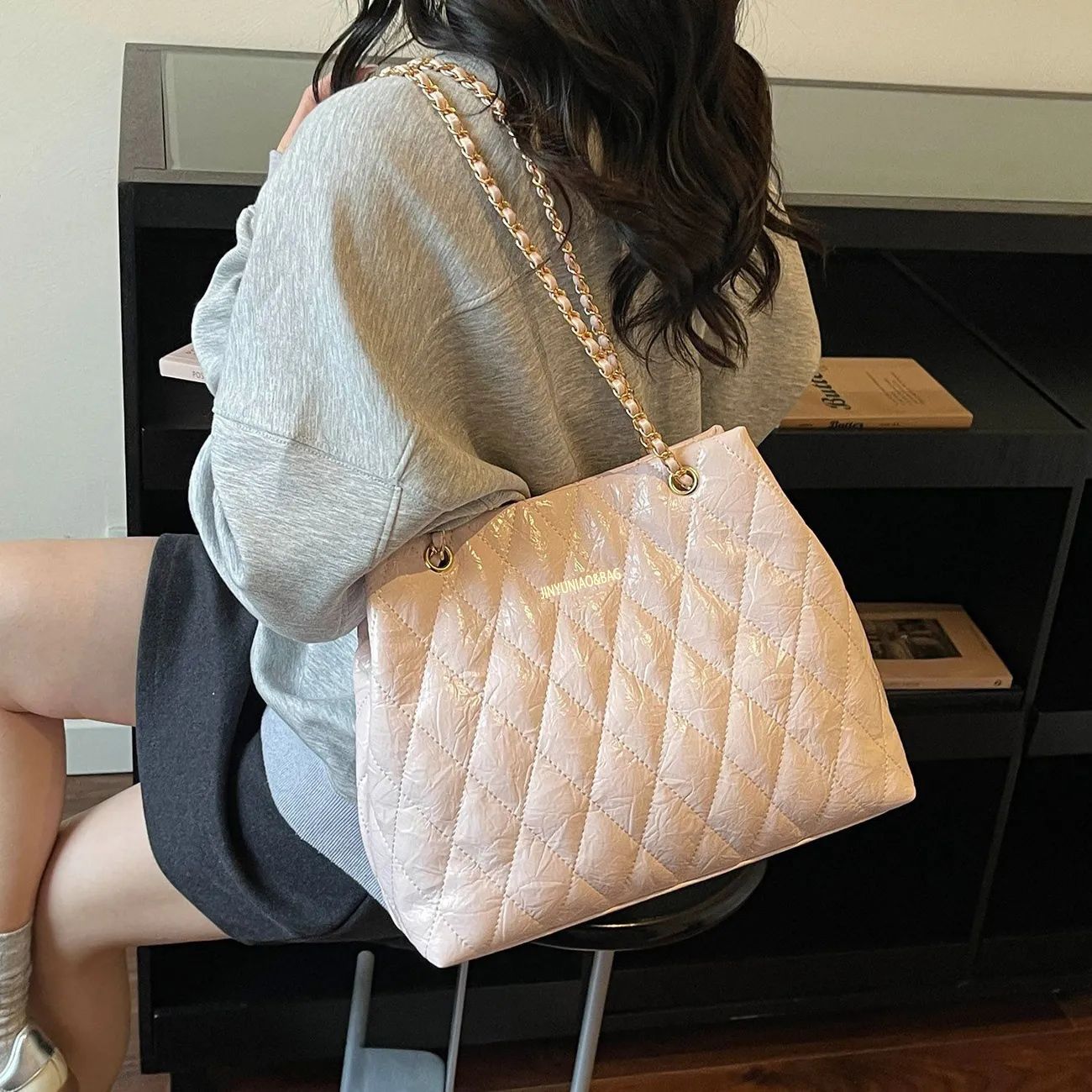 Gepolsterte Handtasche mit Kettengriff Brehn