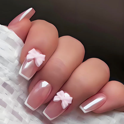 Kunstnagelset mit stilvollen Schleifen und eleganten French-Spitzen Brehn
