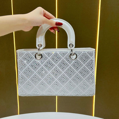 Elegante Handtasche mit Strassverzierung