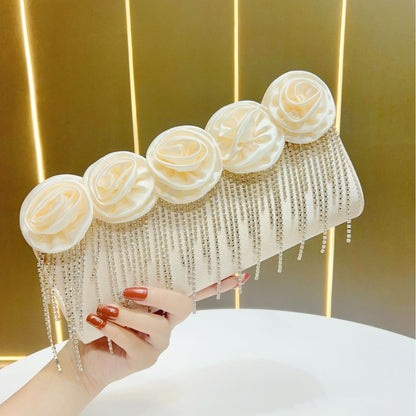 Blumenverzierte Abend-Clutch