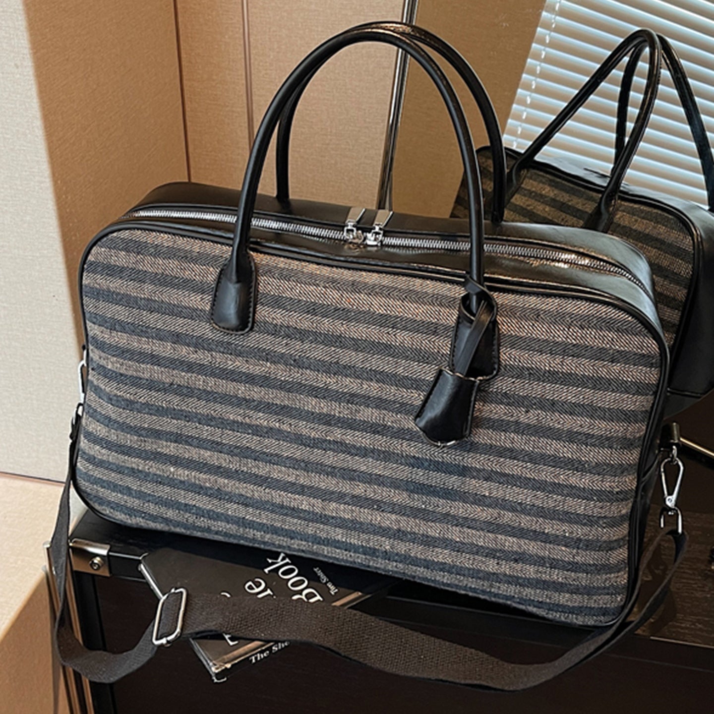 Elegante und Geräumige Reisetasche Aus Kunstleder Brehn